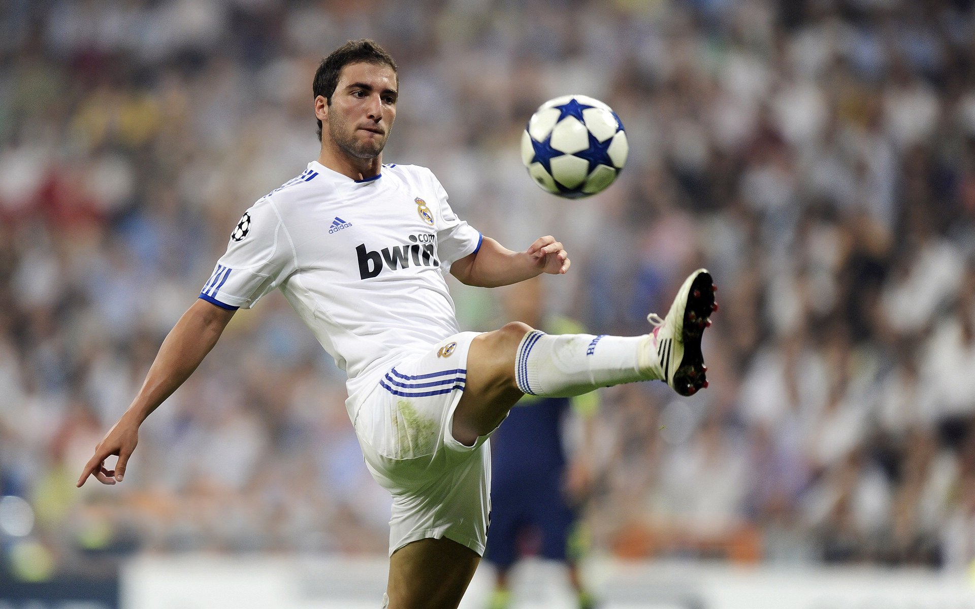 巴黎击败拜仁，姆巴佩一条龙破门引爆全场，巴黎vs拜仁前瞻_姆巴佩再成胜负手 南大